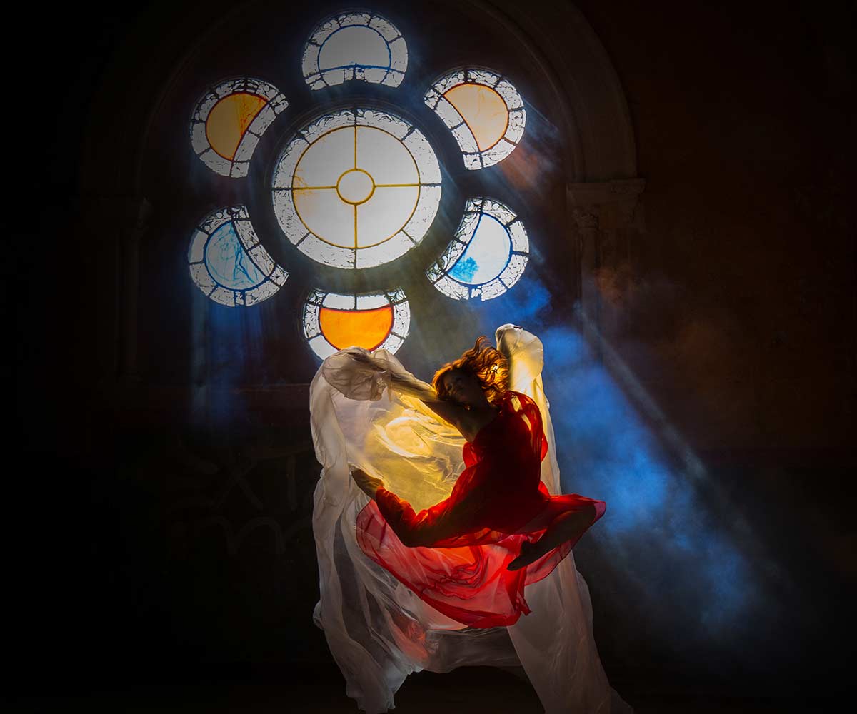 low light dancer with glass window